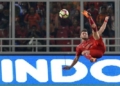 Pemain persija jakarta marko simic saat tendangan salto