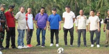 Camat Syafrizal Lantik Seklur, Seksi Pelayanan Umum dan Kasubag Kepegawaian Kecamatan Kubu