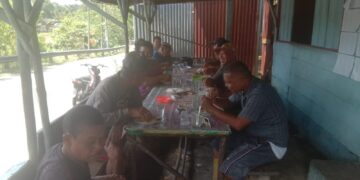 Kepala Desa Dolok Nauli Kecamatan Adiancoting Tapanuli Utara Ajak Warga Bergotong Royong Rawat Jalan Desa