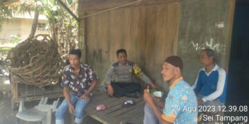 Bhabinkamtibmas Melaksanakan Kegiatan Sambang