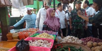 Kunjungan Kerja Wamen Naker di Pasar Tohaga Cisarua Cek Langsung Harga Sembako