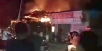 Kebakaran Menghanguskan Dua Unit Rumah di Kecamatan Lasusua Kolaka Utara