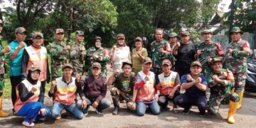 Koramil 0621/13 Ciomas Bersama Pemdes Kota Batu Gelar Jumat Bersih (Jumsih)