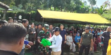 Kegiatan Hiking Pangdam Jaya Bersama Kapolda Metro Jaya dan Pemberian Bansos di Desa Tugu Utara