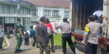 Di Saksikan Forkopimcam Cisarua, Penurunan Kotak Suara di Gudang Logistik Pemilu Berjalan Sukses