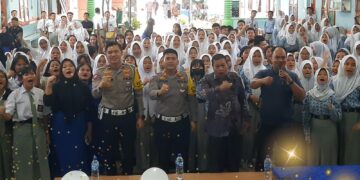 Sat Lantas Polres Labuhanbatu Memberikan Sosialisasi Tertib Berlalu Lintas kepada Siswa SMKN 1 Ratu