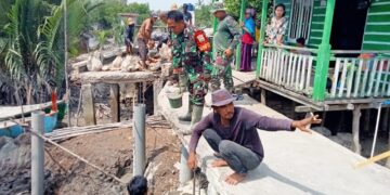 Semangat Gotong Royong Warga dan TNI-AD dalam Rehabilitasi Jalan Sungai Sampai Niat Jelang Ramadhan