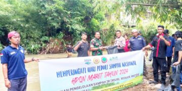 Aksi Bersih Sungai di Hari Peduli Sampah Nasional