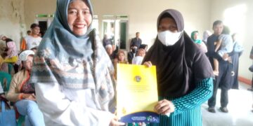 Penyerahan 200 Sertifikat Program PTSL di Desa Kota Batu