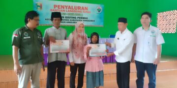 Bantuan Langsung Tunai (BLT) Rp. 900.000 Disalurkan ke 37 Keluarga di Pekon Gisting Permai
