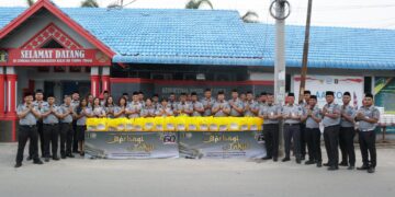 Lapas Tebing Tinggi Berbagi Takjil kepada Masyarakat Meriahkan HBP ke-60 Tahun 2024