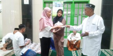 Masjid Nurul Huda dan Masyarakat RW 01 Kampung Laladon Cilauk Santuni Puluhan Anak Yatim