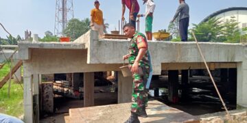 Partisipasi Aktif Babinsa Desa Gunungsindur dalam Gotong Royong Pembangunan Masjid Raya Jabal Nur