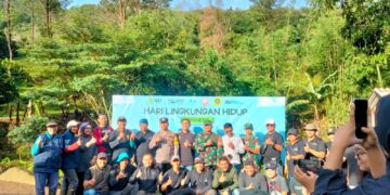 Babinsa Desa Tugu Selatan Hadiri Kegiatan Penanaman Pohon untuk Hari Lingkungan Hidup