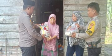 Program Jumat Sedekah: Polsek TPTM Berbagi Sembako dengan Warga Kelurahan Melayu Besar Kota