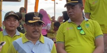 Lomba Pacu Sampan Menjadi Hiburan Warga Tanah Putih Tanjung Melawan Rohil Jelang Perayaan HUT RI ke-79