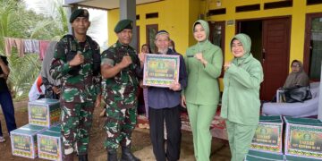 Adakan Baksos, Yon Armed 13 Nanggala Kostrad Bagikan Paket Sembako Kepada Masyarakat Kurang Mampu