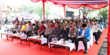 Polda Riau Serahkan 2.250 Paket Bantuan dalam Bakti Sosial kepada Mahasiswa Pekanbaru