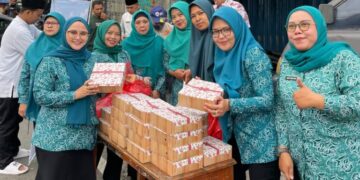 Momentum Bulan Suci Ramadan: Aksi Berbagi Takjil di Cigombong