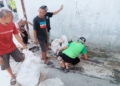 Warga Kampung Selaawi RW 01 Gelar Kerja Bakti, Tanggapi Keluhan Banjir Rumah Warga Akibat Sampah Menumpuk di Gorong-Gorong