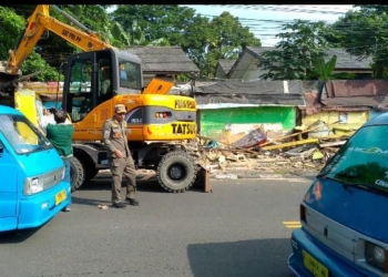 Satpol PP Tertibkan 130 Bangunan Liar di Ciawi, 28 Dibongkar Secara Mandiri