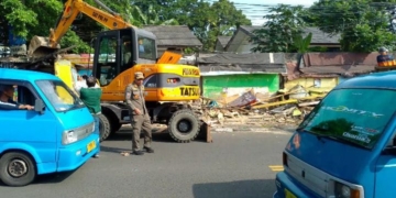 Satpol PP Tertibkan 130 Bangunan Liar di Ciawi, 28 Dibongkar Secara Mandiri