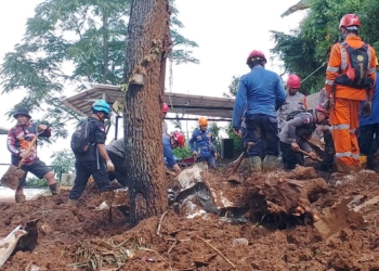 Liburan Berujung Duka, Longsor di Cisarua Telan Dua Korban Jiwa”