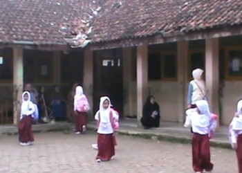 Sungguh Ironi, Belasan Tahun Bangunan Sekolah SDN Babakan Sukamanah di Sukabumi Kondisinya Rusak Parah