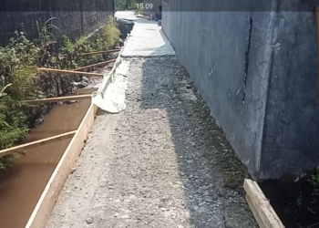 Diduga Tanpa Papan Anggaran, Proyek Jalan Lingkungan di Desa Parakan Disorot Warga