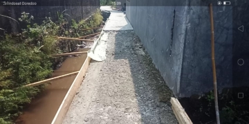 Diduga Tanpa Papan Anggaran, Proyek Jalan Lingkungan di Desa Parakan Disorot Warga