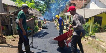Pemdes Petir Laksanakan Proyek Hotmix Jalan Lingkungan