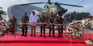 Danrem 061/SK Dampingi Panglima TNI dalam Peresmian Monumen Helikopter SA-330 PUMA di Kabupaten Bogor