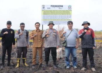 Cegah Karhutla, Kapolres Rohil Pimpin Pemasangan Plang Larangan Bakar Hutan di Dua Lokasi