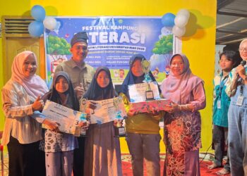 Malam Puncak Festival Kampung Literasi dan Perpisahan Mahasiswa KKN Universitas Riau di Batu Hampar Penuh Haru dan Semangat