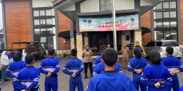 Kapolsek Dramaga Cek Latihan Paskibraka: Beri Motivasi dan Edukasi Bahaya Narkoba pada Pelajar