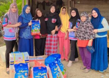 Peduli Korban Kebakaran, TP PKK Rantau Panjang Kiri Beri Bantuan