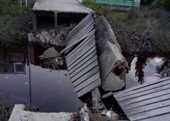 Jembatan Menuju Kantor Penghulu Ambruk, PJ Perbaiki dengan Dana Pribadi