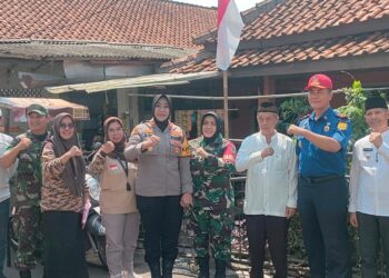 Pemkab Bogor Gelar Aksi Pembagian Bendera Merah Putih dalam Rangka HUT ke-80 RI untuk Semarakkan Semangat Nasionalisme dan Kebanggaan Masyarakat