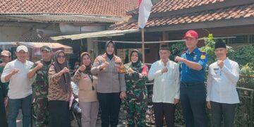 Pemkab Bogor Gelar Aksi Pembagian Bendera Merah Putih dalam Rangka HUT ke-80 RI untuk Semarakkan Semangat Nasionalisme dan Kebanggaan Masyarakat