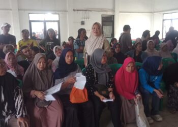 Warga Desa Ciomas Terima Bantuan BPNT, Kesra Ucapkan Terima Kasih pada Pemerintah