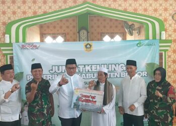 Pemkab Bogor Salurkan Bantuan Rp 10 Juta untuk Masjid Al Hidayah Lewat Jumat Keliling