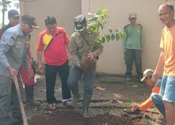 Pemdes Sukawening Gelar Jumsih , Dorong Kesadaran Warga Jaga Kebersihan