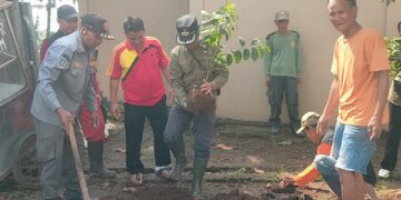 Pemdes Sukawening Gelar Jumsih , Dorong Kesadaran Warga Jaga Kebersihan