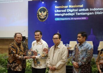 Kemenko Polkam Gelar Seminar Nasional Literasi Digital Menuju Indonesia Cerdas