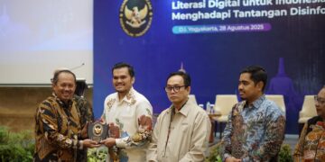 Kemenko Polkam Gelar Seminar Nasional Literasi Digital Menuju Indonesia Cerdas