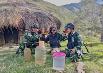 Satgas Yonif 511/DY Pos Malagay Penuhi Kebutuhan Air Bersih Masyarakat Pedalaman Papua