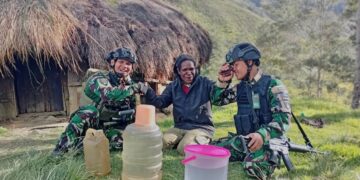 Satgas Yonif 511/DY Pos Malagay Penuhi Kebutuhan Air Bersih Masyarakat Pedalaman Papua