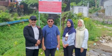 Kafe Sisi Puncak Dibongkar Mandiri, Dirut BUMDes Dampingi Tim MONEV KLH