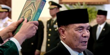 Presiden Lantik Jenderal Purn TNI Djamari Chaniago sebagai Menko Polkam