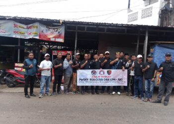 Jumat Berkah, PWDPI Bersama FORGUBB dan LPK-AKI Bagikan 1.000 Box Nasi di Desa Cibening